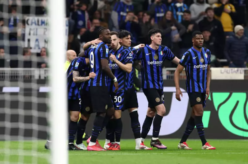 إنتر ميلان يرتدي الشارات السوداء حدادًا على بيليجريني خلال مواجهة باريس سان جيرمان