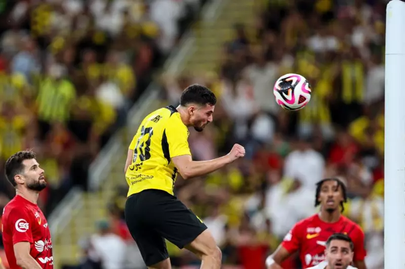 اتحاد جدة يتوج بلقب كأس الملك بقيادة بنزيما وعوار (فيديو)