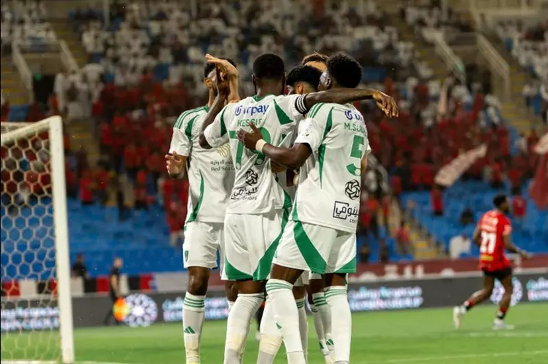 الأهلي يتفوق على الرياض ويحتل المركز الخامس في ختام الدوري السعودي: بطل آسيا يُسجل نتيجة محورية