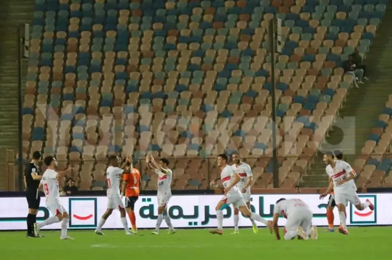الزمالك يُتوج بلقب الدوري بفوز ساحق على فاركو بفضل ثنائية شحاتة والسيد