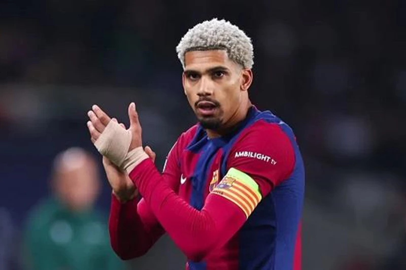 برشلونة يتمسك بأراوخو: الرفض القاطع لأي رحيل إلا بشروط محددة
