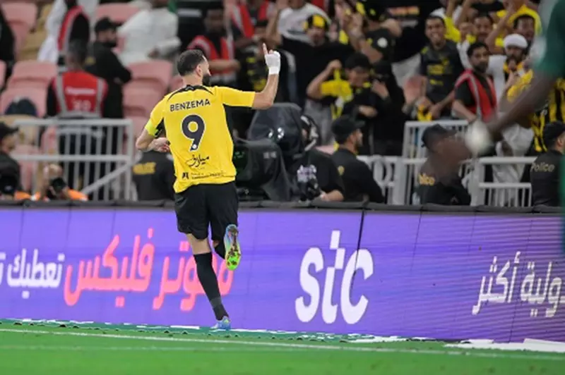 بنزيما يكشف عن تجربته مع لقب الاتحاد الأول: من النوم إلى شغف كرة القدم
