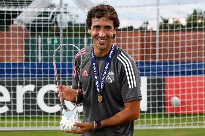 راؤول جونزاليس يعلن انتهاء مسيرته مع شباب ريال مدريد بعد 8 سنوات من العطاء