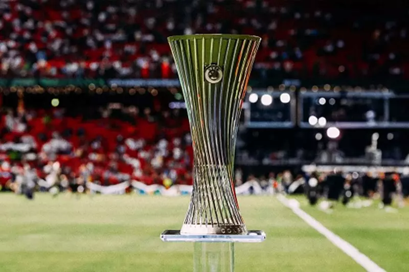 ريال بيتيس يواجه تشيلسي في نهائي دوري المؤتمر الأوروبي: موعد المباراة والقناة الناقلة