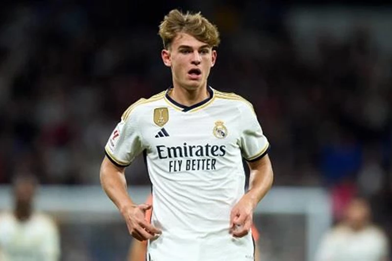 ريال مدريد يعيد نيكو باز من نادي كومو الإيطالي بصفقة مميزة