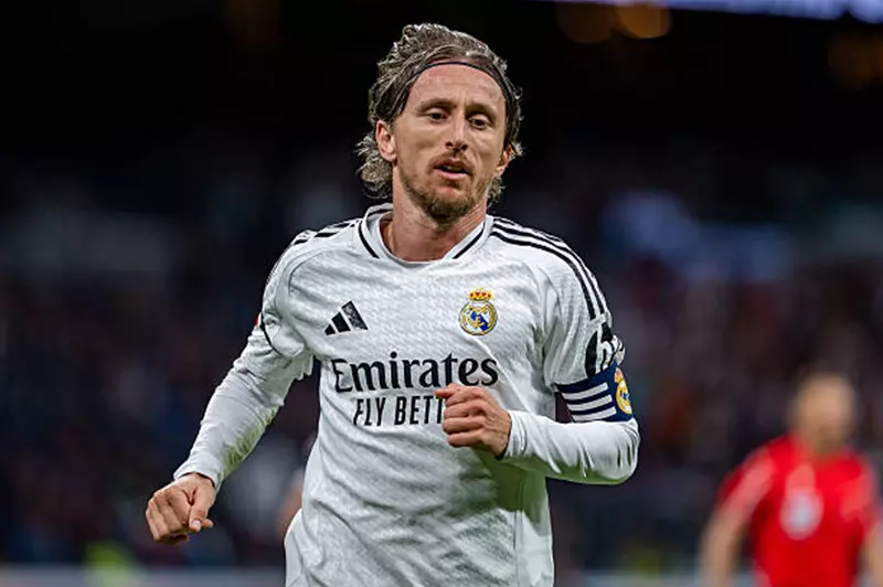 لوكا مودريتش يستقطب اهتمام نادٍ اسكتلندي: تقارير جديدة تكشف التفاصيل