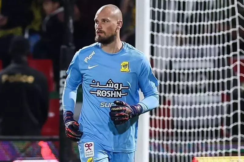 إصابة رايكوفيتش تدفع الاتحاد لتوقيع عقد مع حارس الرائد