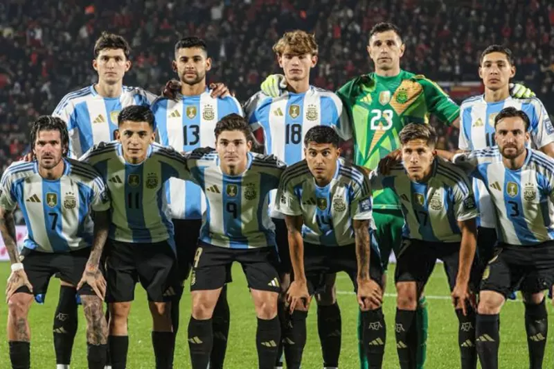 الأرجنتين تكتسح تشيلي في تصفيات كأس العالم بحضور ميسي والموهبة الجديدة ماستانتونو