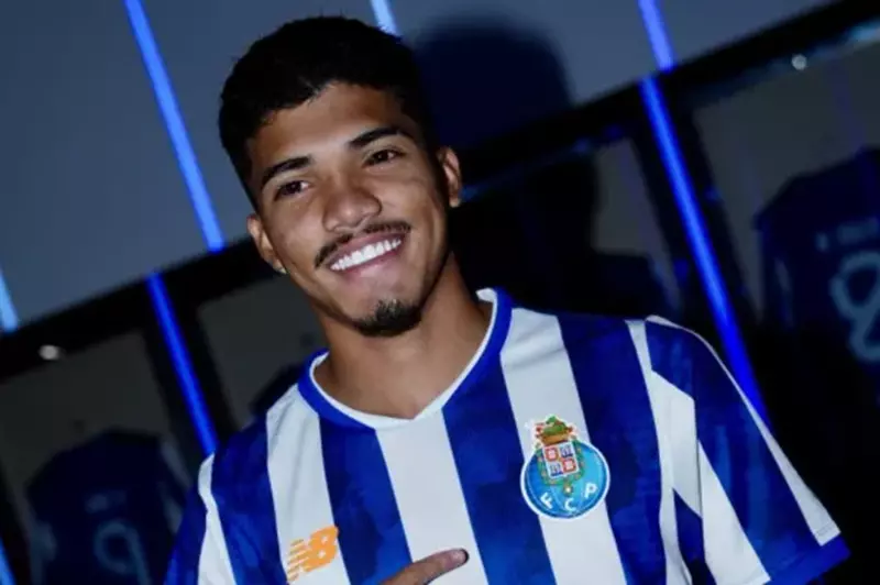 الأهلي في مواجهة 3 تحديات: ويليام جوميز يكشف طموحات بورتو في كأس العالم للأندية