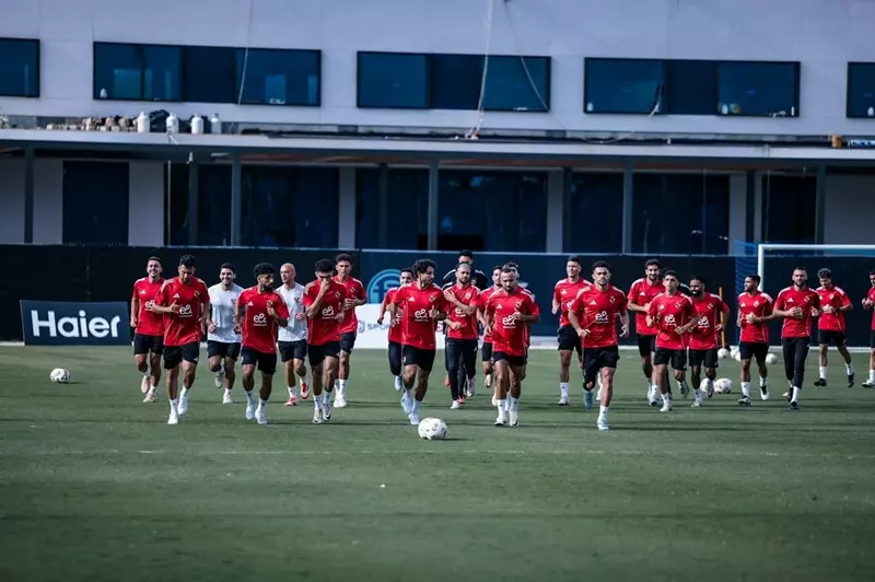 الأهلي يبدأ تدريباته في أمريكا بمشاركة بن رمضان ونجوم الصفقات الجديدة