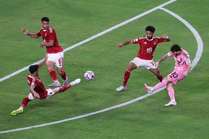 الأهلي يُفشل بداية ميسي في كأس العالم للأندية بعد فقدان الكرة 25 مرة