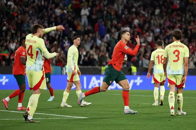 البرتغال تحقق اللقب في دوري أمم أوروبا بتفوقها على إسبانيا: الحصاد النهائي لرفاق رونالدو (فيديو)