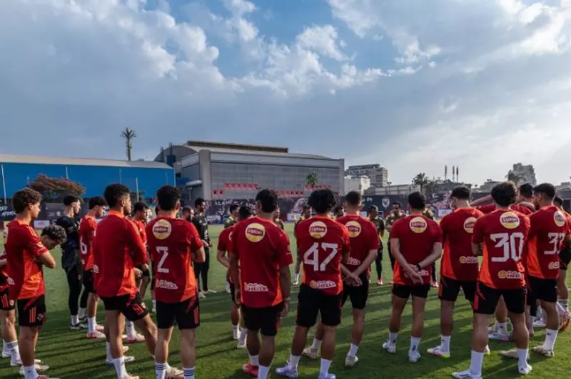 <p><strong>التمرين الأول لريبييرو: حضور حمدي فتحي وثلاثة لاعبين شبان في الاستعداد لكأس العالم للأندية</strong></p>