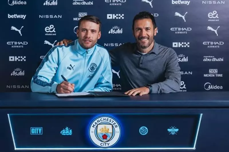 انتقال بيتينيلي إلى مانشستر سيتي كحارس ثالث قبل كأس العالم للأندية