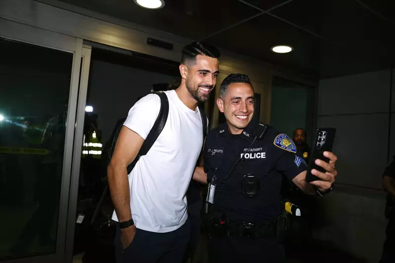 بعثة بورتو تصل أمريكا استعدادًا للمنافسة في كأس العالم للأندية (صور)