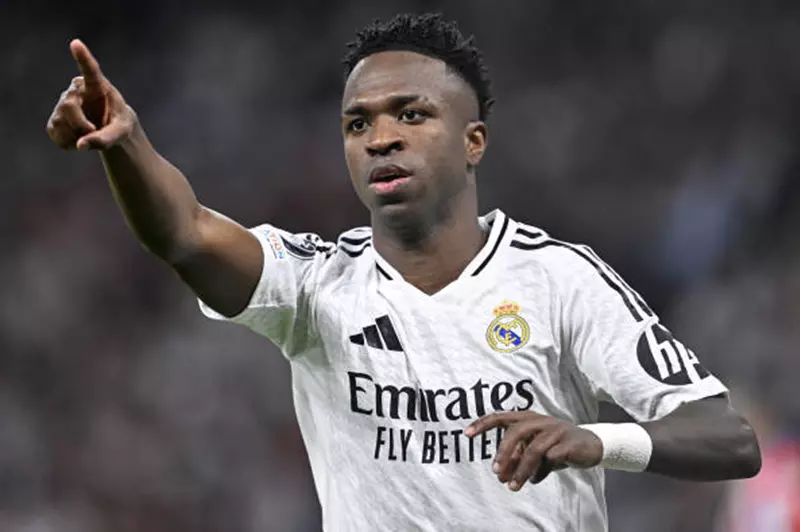 بعد المونديال: فينيسيوس يُوافق على تجديد عقده مع ريال مدريد