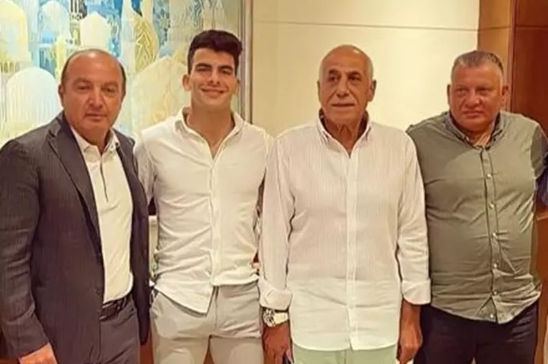زيزو يكشف عن عرض حسين لبيب بتجديد العقد: والدي يستحق عمولة!