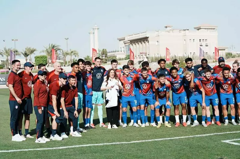 سفيرة الولايات المتحدة تشارك في بطولة خوفو للشباب لدعم منتخب بلادها في مواجهة كولومبيا
