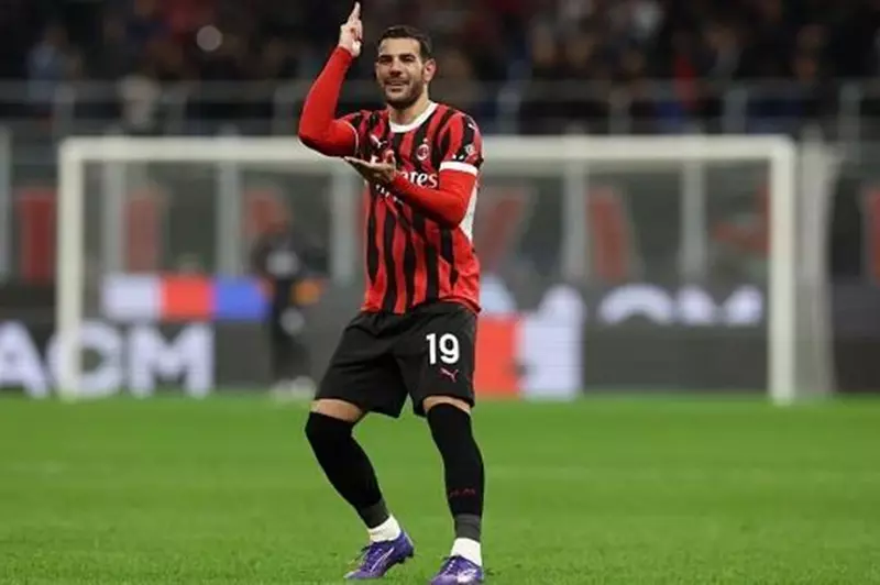 لا جازيتا: وكيل ثيو هيرنانديز يتخذ خطوات جديدة وميلان يستعد لاستقبال العروض
