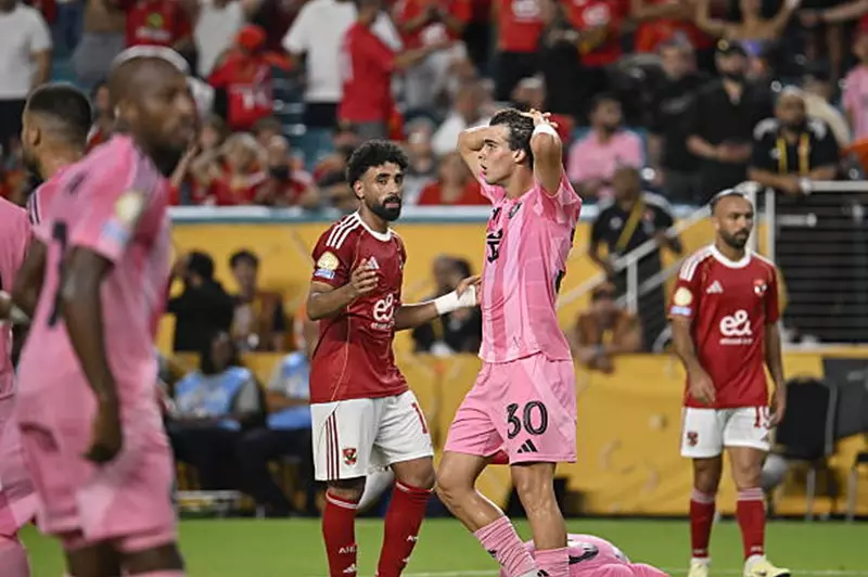 لاعب إنتر ميامي: تقديم أداء قوي أمام الأهلي بناءً على توجيهات ميسي بالتحكم في الكرة.