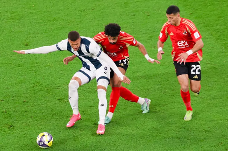 لاعب باتشوكا: الأهلي يقدم أداءً متميزاً.. وعلينا استغلال المواجهة قبيل المونديال