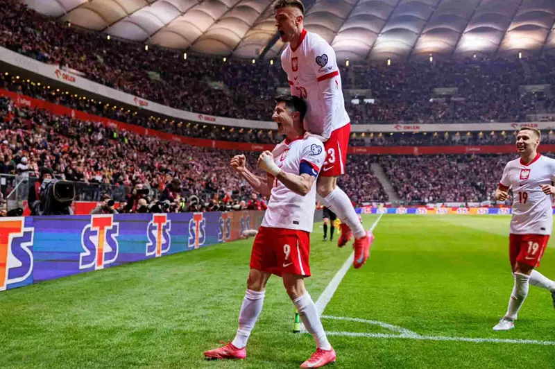 ليفاندوفسكي تحت المجهر الإعلامي البولندي بعد خلافه مع المدرب