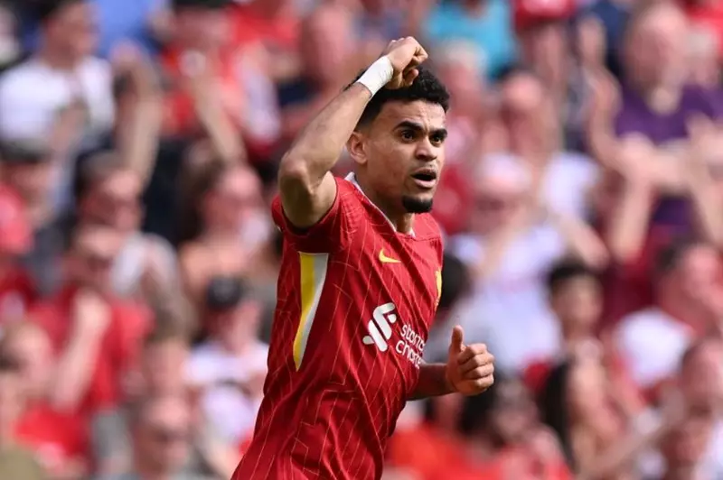 ليفربول يتمسك بلاعبه لويس دياز ويرفض بيعه هذا الصيف