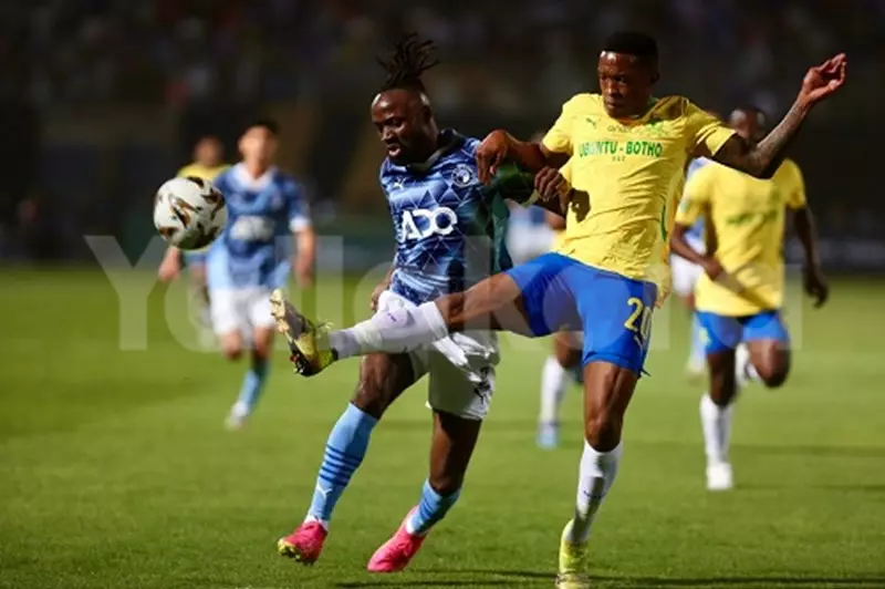 مباراة مثيرة: ماييلي يتألق بافتتاح أهداف نهائي بيراميدز وصنداونز (فيديو)