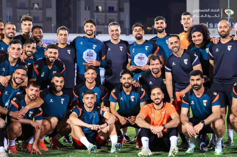 منتخب فلسطين يكرم وسام أبو علي بمناسبة تتويجه بلقب الدوري مع نادي الأهلي
